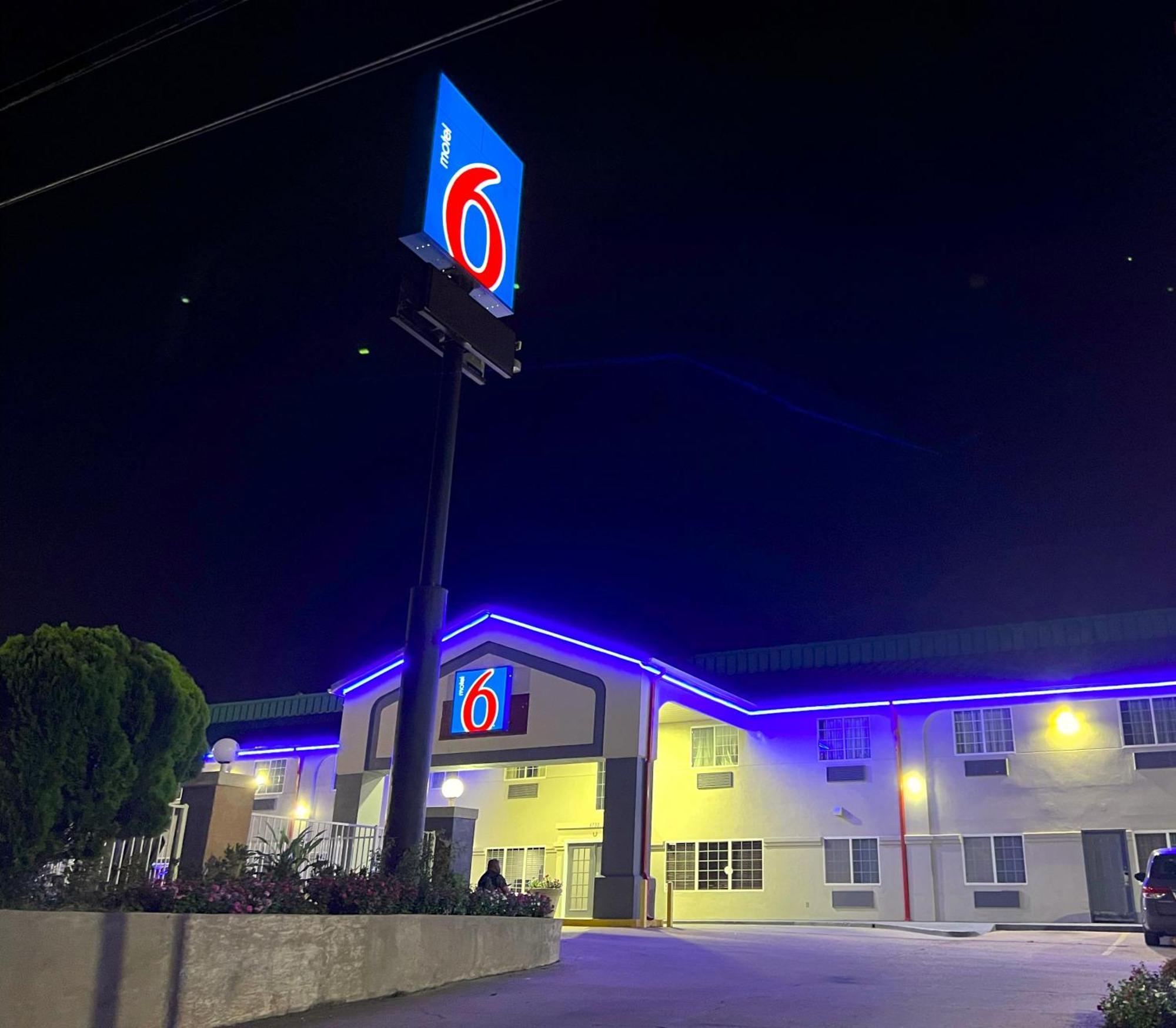 Motel 6 Tulsa, Ok Airport Exterior photo