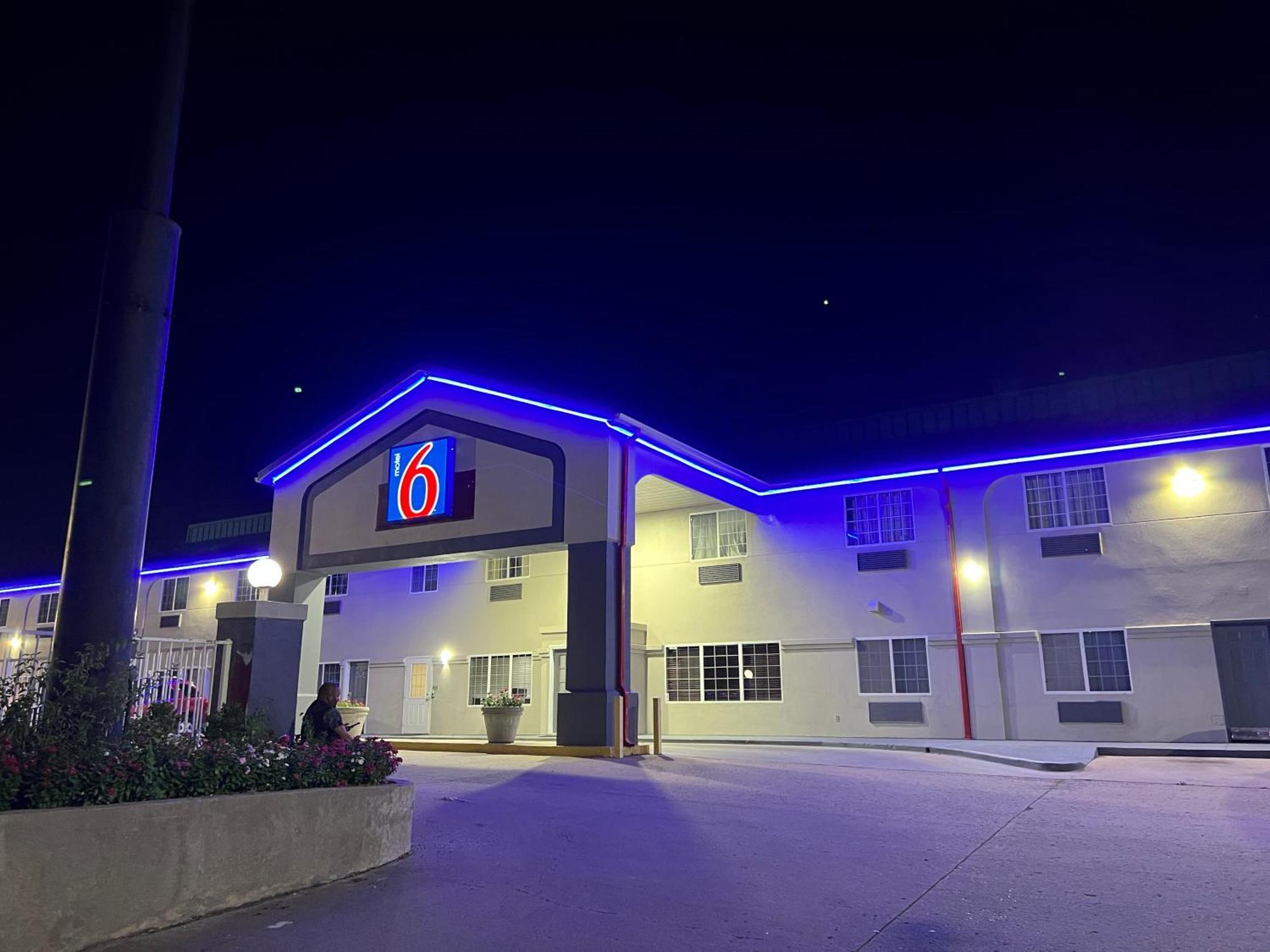 Motel 6 Tulsa, Ok Airport Exterior photo