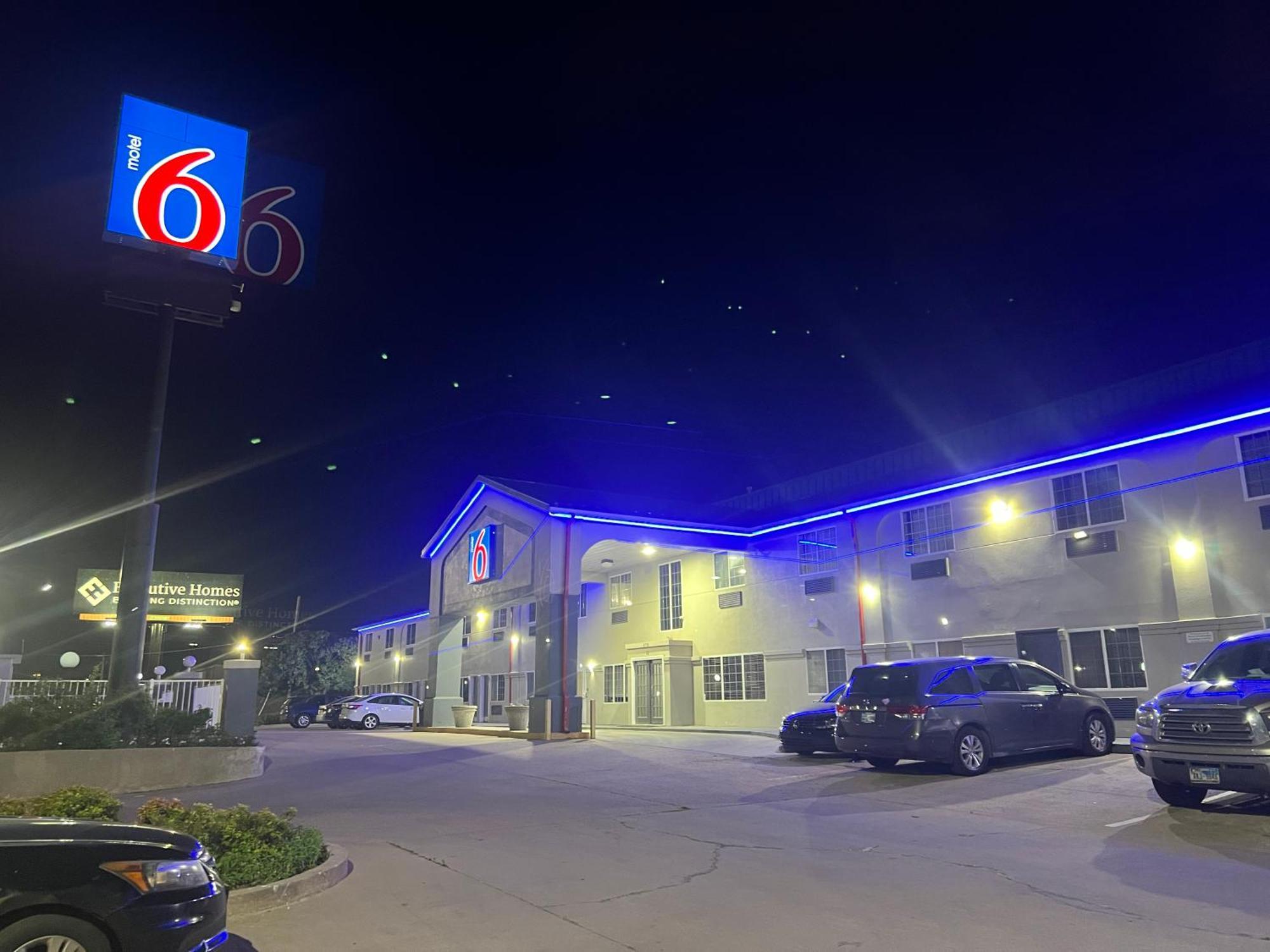 Motel 6 Tulsa, Ok Airport Exterior photo