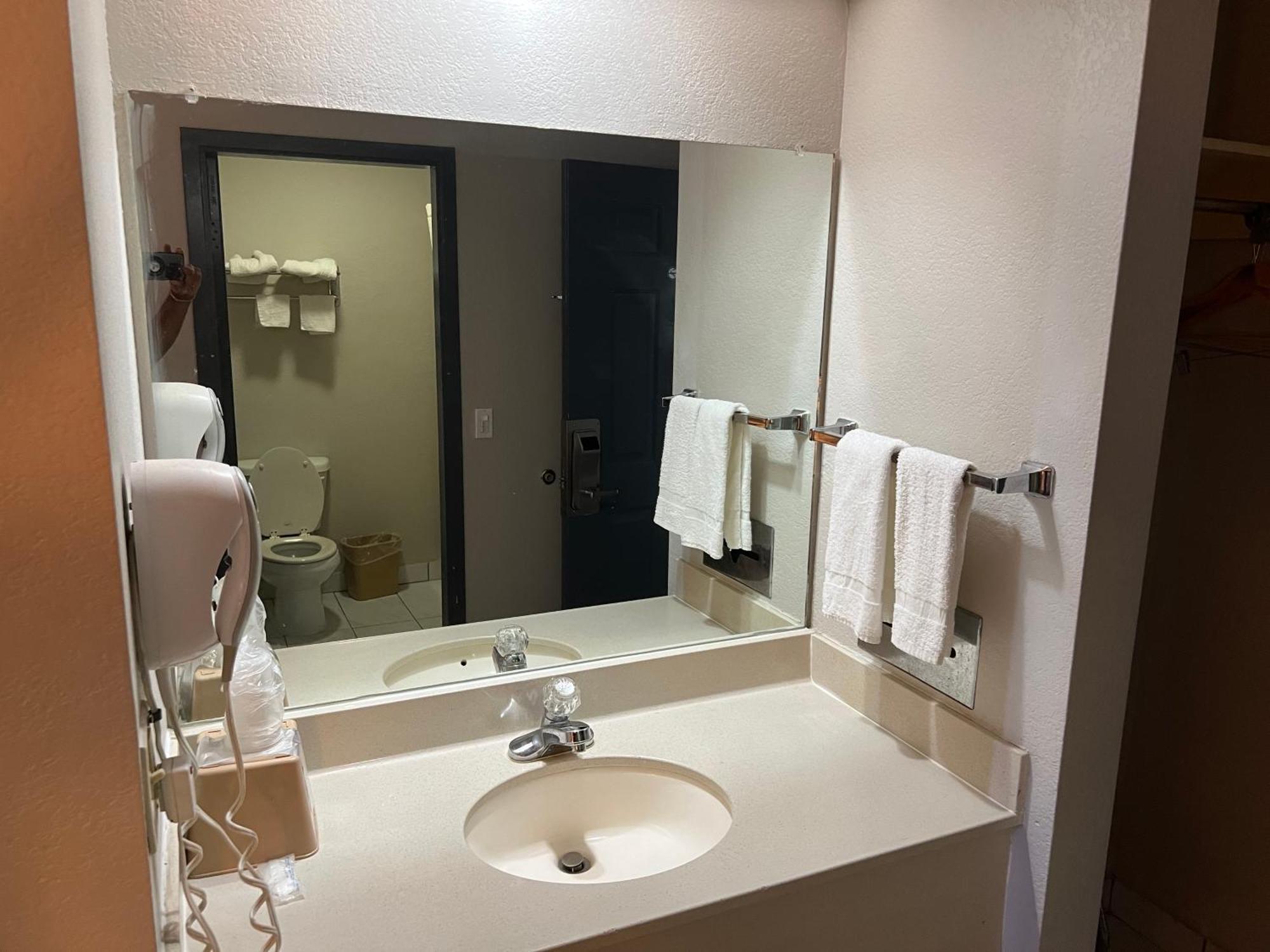 Motel 6 Tulsa, Ok Airport Exterior photo