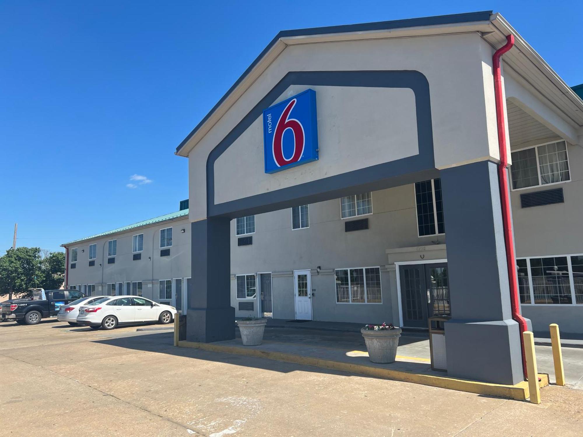 Motel 6 Tulsa, Ok Airport Exterior photo